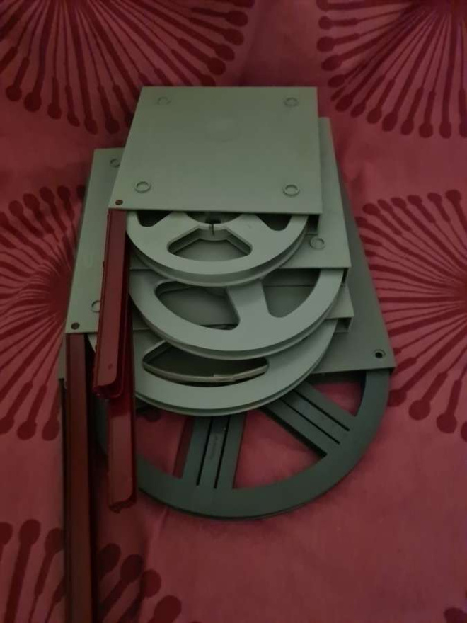 Tyhjä kaitafilmikela Super 8, 240 metriä