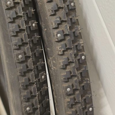 Polkupyörän nastarenkaat 28"