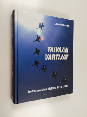 Lasse Laaksonen : Taivaan vartijat : Ilmasotakoulun histo...