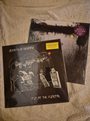 Jesters of Destiny -vinyylilevyjä (2kpl)