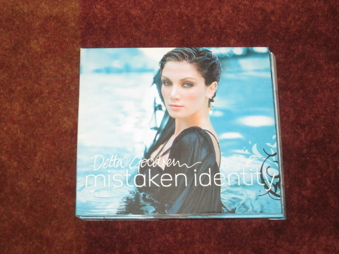 DELTA GOODREM - MISTAKEN IDENTITY - CD+DVD