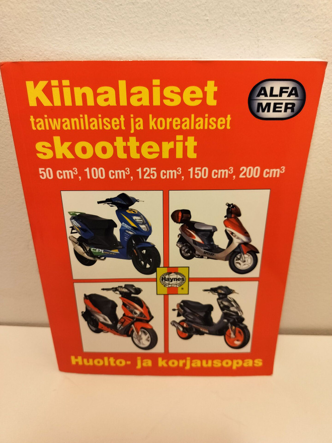 Kiinalaiset taivanilaiset ja korealaiset skootterit