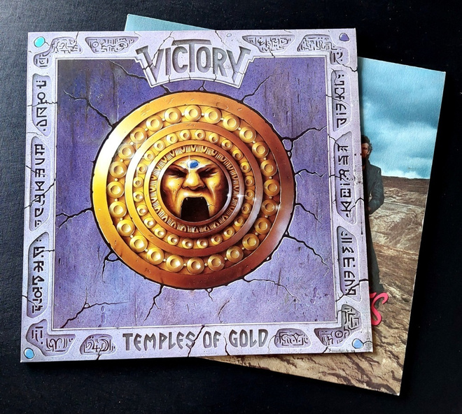Victory : 2 Tosi vähän kuunneltua LP: tä yhteishinnalla.