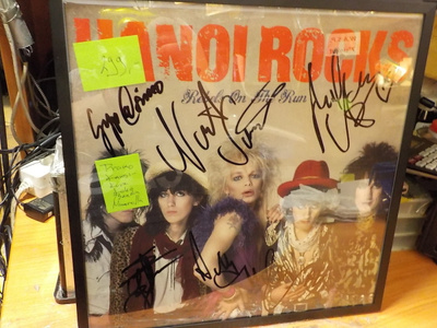 HANOI ROCKS PROMO KANSIKUVA KOKO BÄNDIN NIMMAREILLA
