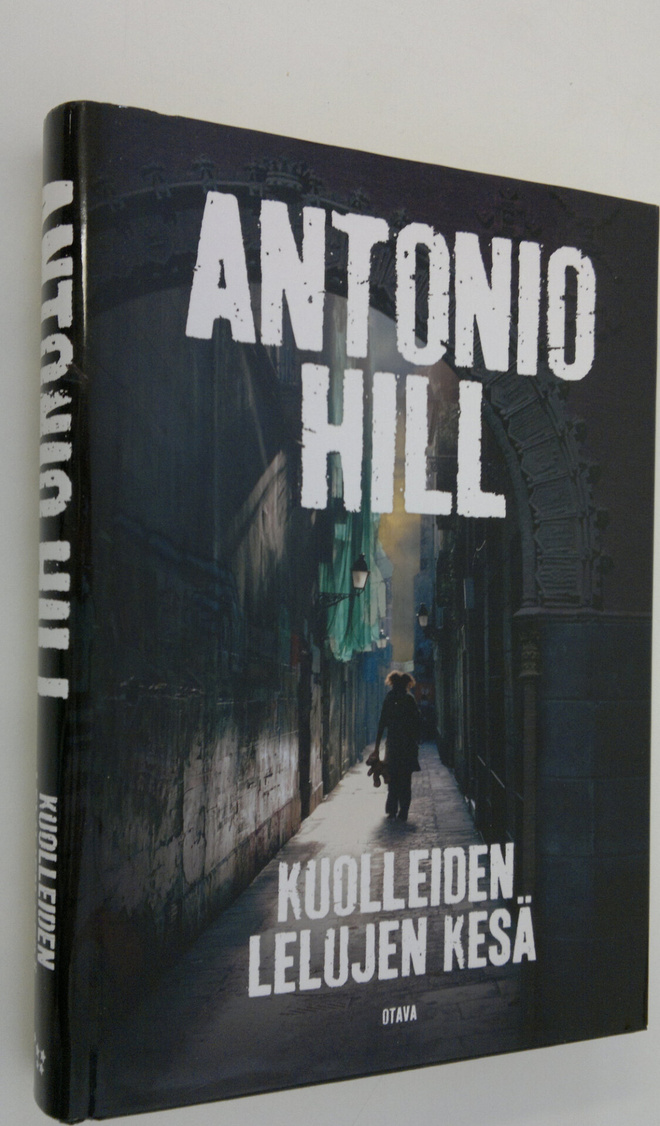 Antonio Hill : Kuolleiden lelujen kesä