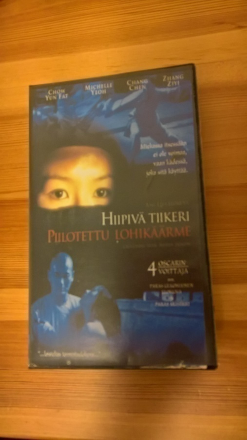 HIIPIVÄ TIIKERI-PIILOTETTU LOHIKÄÄRME v.2001 VHS