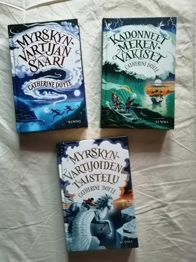 Doyle, Catherine: Myrskynvartija-trilogia (kovakantiset)