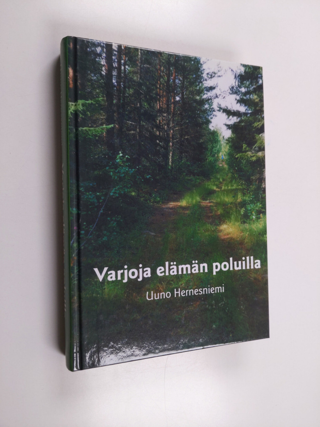 Uuno Hernesniemi : Varjoja elämän poluilla : elämänkertat...