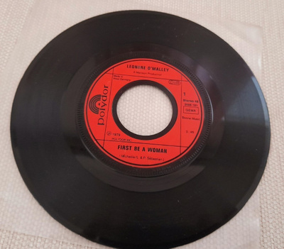 LEONORE O'MALLEY First be a woman/Put a rainbow in your hear