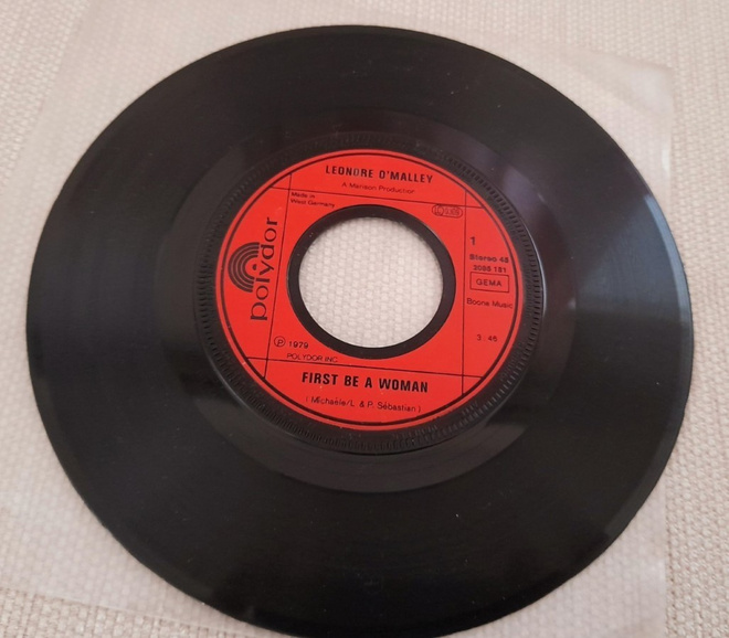 LEONORE O'MALLEY First be a woman/Put a rainbow in your hear