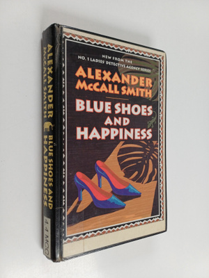 Alexander McCall Smith : Blue shoes and happiness
