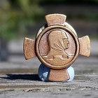Ronssivärinen sotaveteraani merkki. Halkaisija - 18 mm. - pikkukuva 2