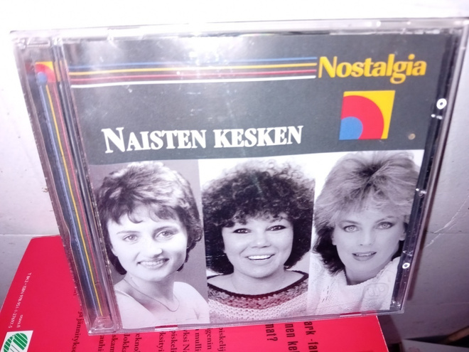 CD NAISTEN KESKEN  ( SIS POSTIKULU  )