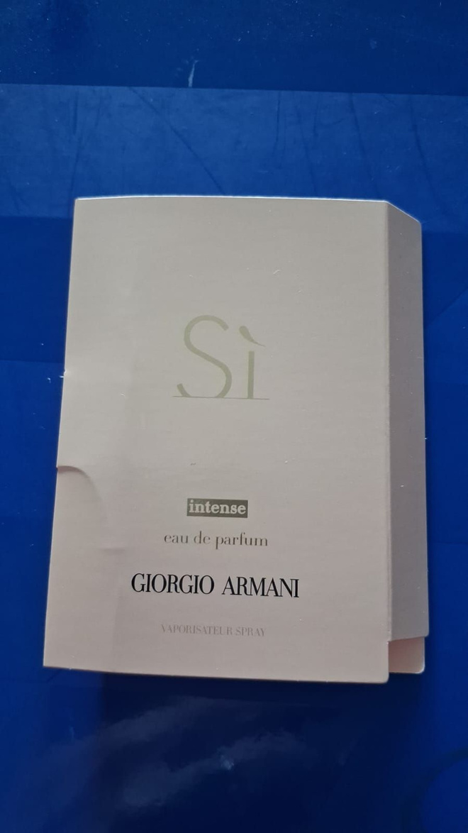Hajuvesinäyte Giorgio Armani Si Intense