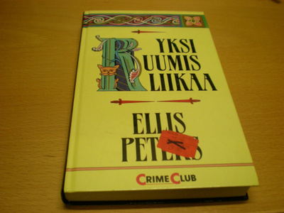 Ellis Peters: Yksi ruumis liikaa