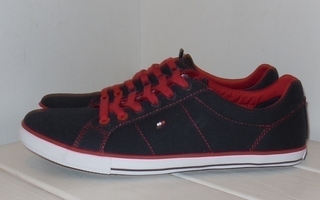 40 - Tommy Hilfiger tummanfarkunsiniset tennarit * UUDET