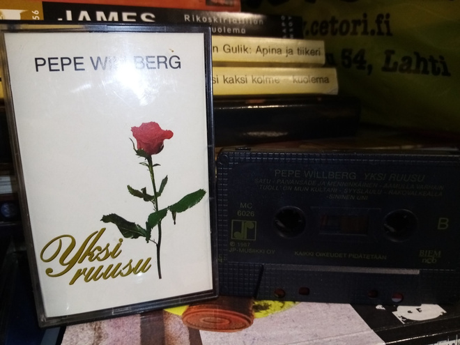 C-KASETTI :  PEPE WILLBERG : YKSI RUUSU ( SIS POSTIKULU)