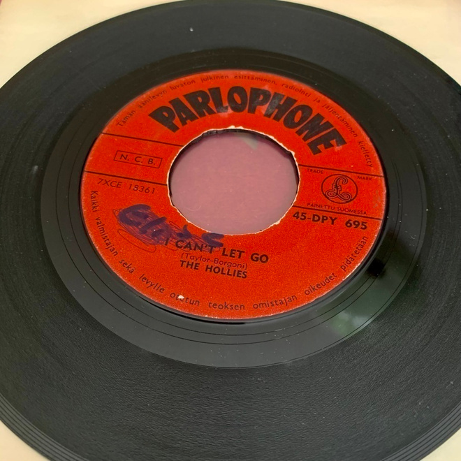THE HOLLIES: I Can’t Let Go * Running Through The Night