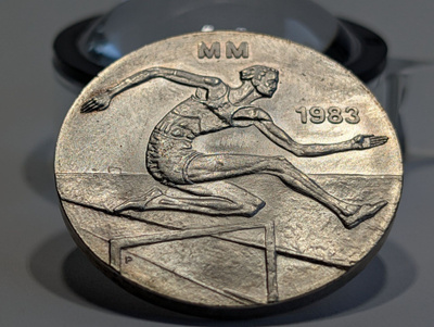 Hopeakolikko MM1983