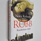J. D Robb : Kuoleman riitit - pikkukuva 1
