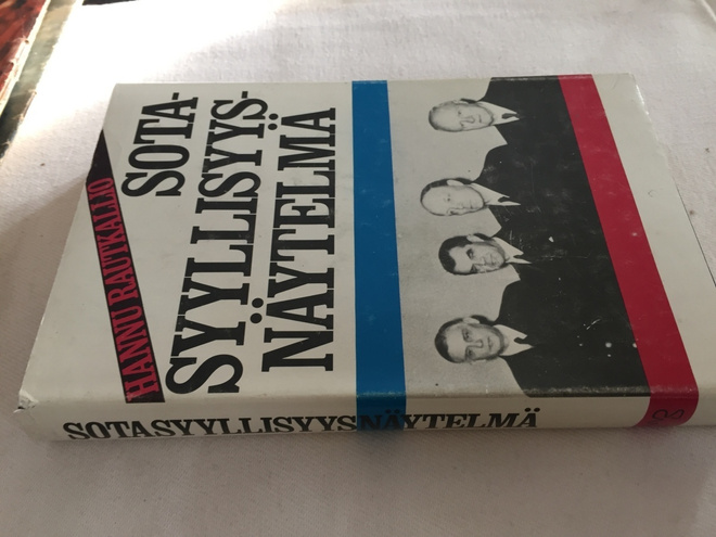 HANNU RAUTKALLIO SOTASYYLLISYYSNÄYTELMÄ HYVÄ