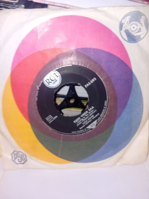 7"single Laila Halme : Tuuli viedä saa ( SIS POSTIKULU )