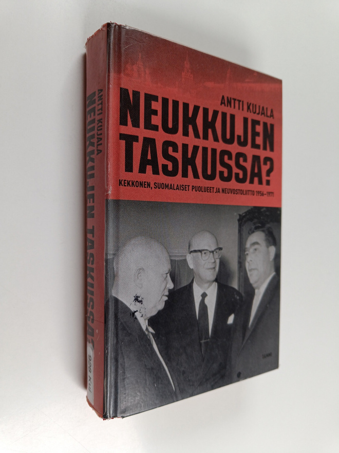 Antti Kujala : Neukkujen taskussa : Kekkonen, suomalaiset...