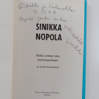 Sinikka Nopola : Miksi emme totu pystyasentoon ja muita k... - pikkukuva 3