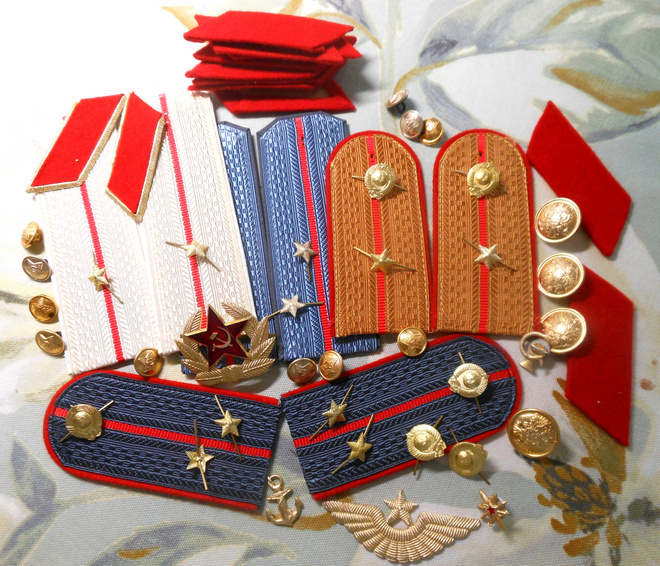 CCCP.Miliisiupserin olkaimet,kauluslaatat, napit, arvomerkit