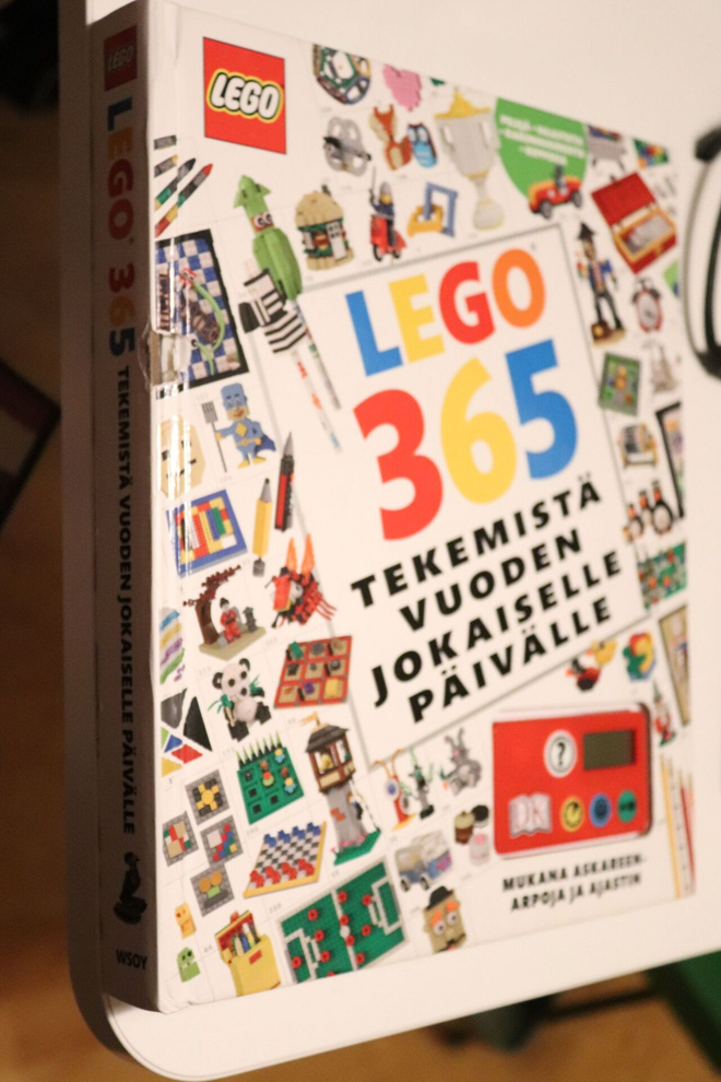 Lego 365 Tekemistä vuoden jokaiselle päivälle ( 1.p. 2017 )