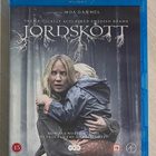 MAAN POVESSA (Jordskott): Kausi 1 (2015) Moa Gammel (UUSI) - pikkukuva 1