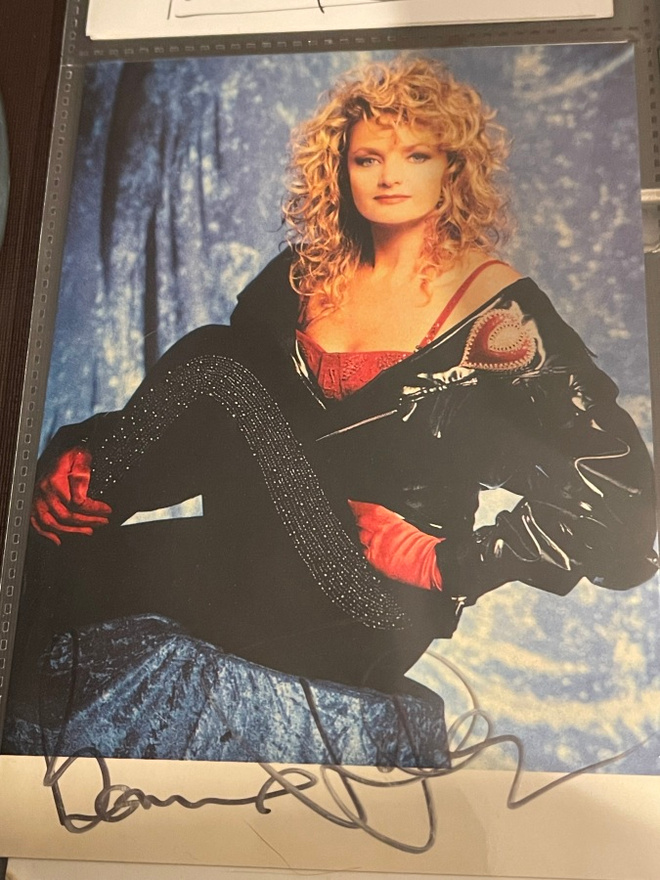 Bonnie Tyler nimikirjoitus postikortissa