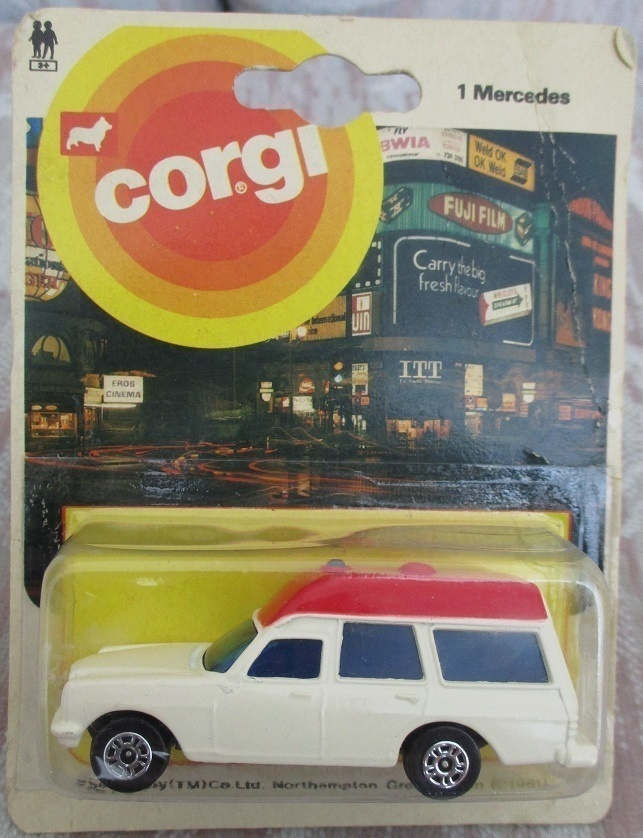 Mercedes 220D Ambulance White-Red W115 Corgi 1981/1975 1:64