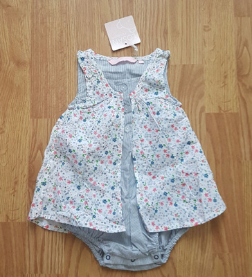 Uusi vaatepaketti vauvalle koko 62/68 cm sis.3 kpl