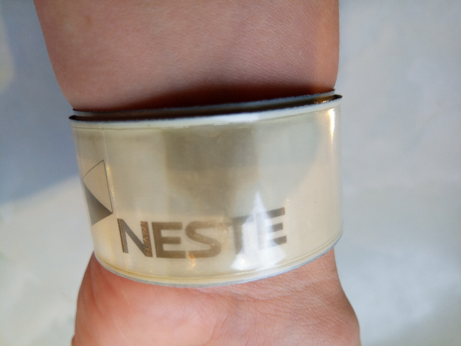 Neste heijastinranneke