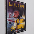 Laurie R. King : Narrin toimi - pikkukuva 1