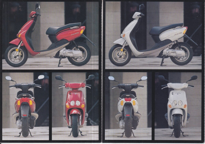 Scooter. moottoripyörä. kaksi korttia    e102