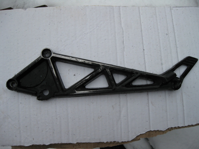 Kawasaki AR125 jalkatapinkiinnike