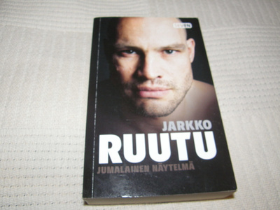 Tuomas Nyholm - Jarkko Ruutu Jumalainen näytelmä -pok