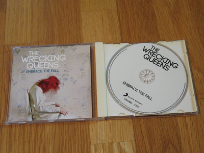 The Wrecking Queens - Embrace The Fall CD