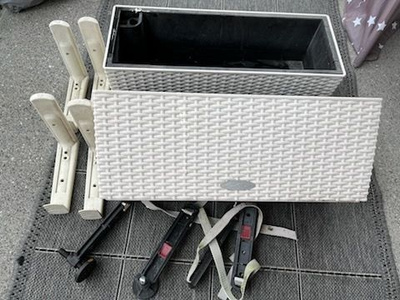 2 kpl Lechuzan Trend Balconera altakasteluruukkua + 8 kpl ka