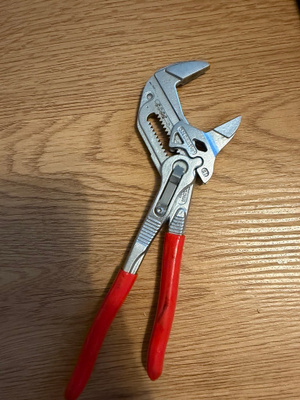 Myydään säädettävät Knipex pihdit 0-40mm