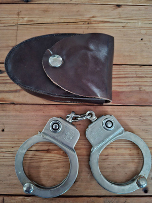 Smith & Wesson 94 handcuffs/käsiraudat
