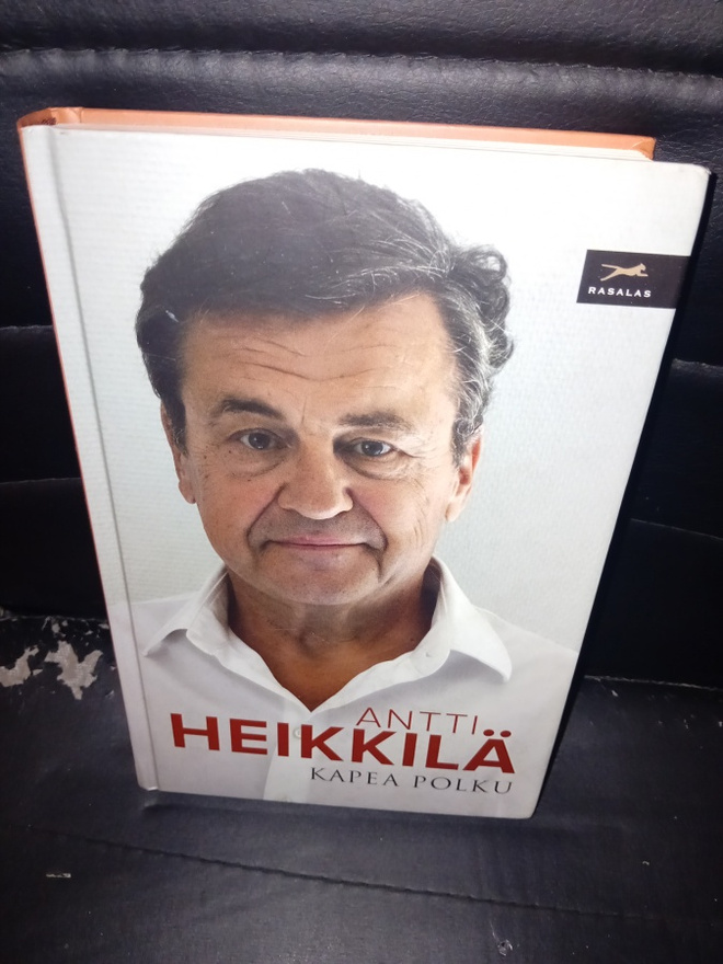 Antti Heikkilä  :  Kapea polku ( SIS POSTIKULU )
