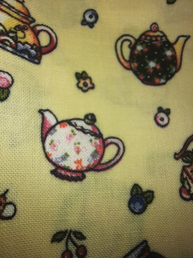 tilkkutyökangas 112x50cm , teepannuja