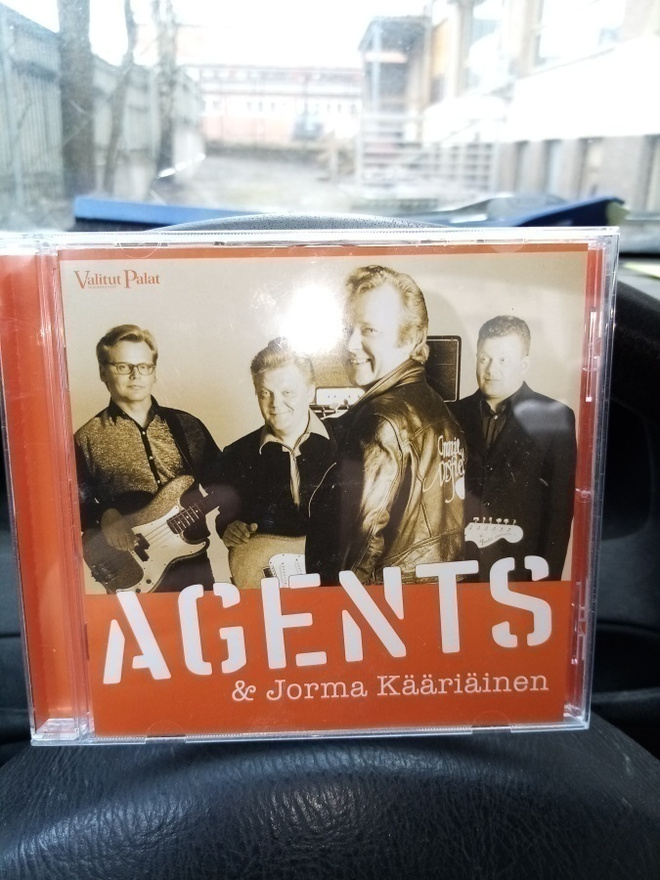 CD  :  AGENTS &  JORMA KÄÄRIÄINEN ( SIS POSTIKULU  )