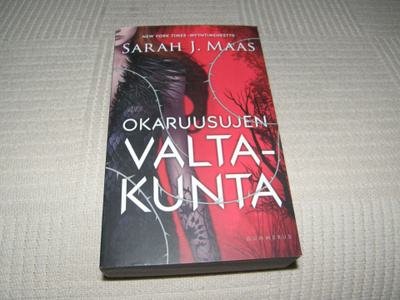 Sarah J. Maas Okaruusujen valtakunta -nid