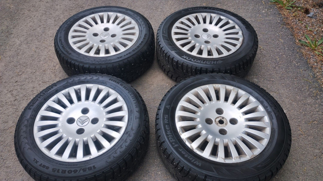 Citroen C3 nastarenkaat alumiinivanteilla, 15"