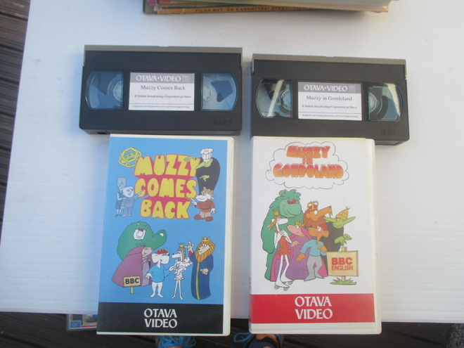 2 VANHAA VHS VIDEOTA : MUZZY IN GONDOLAND & COMES BACK