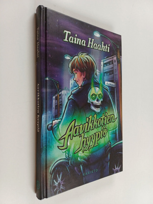 Taina Haahti : Aavikkotien hyypiö